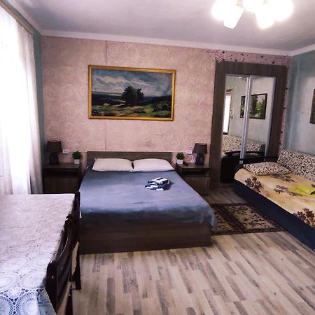 Міні Квартал Hotel Yahotyn Eksteriør billede