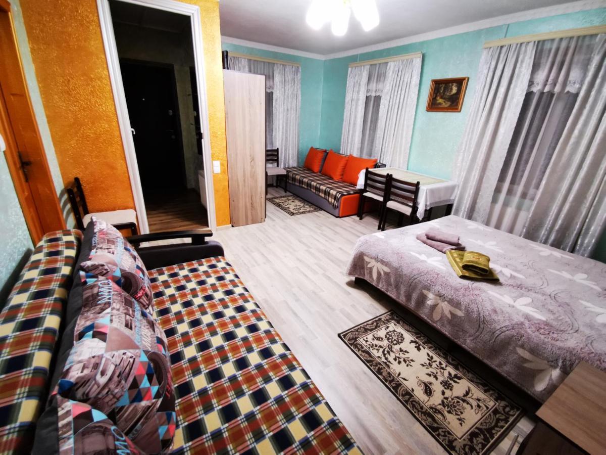 Міні Квартал Hotel Yahotyn Eksteriør billede