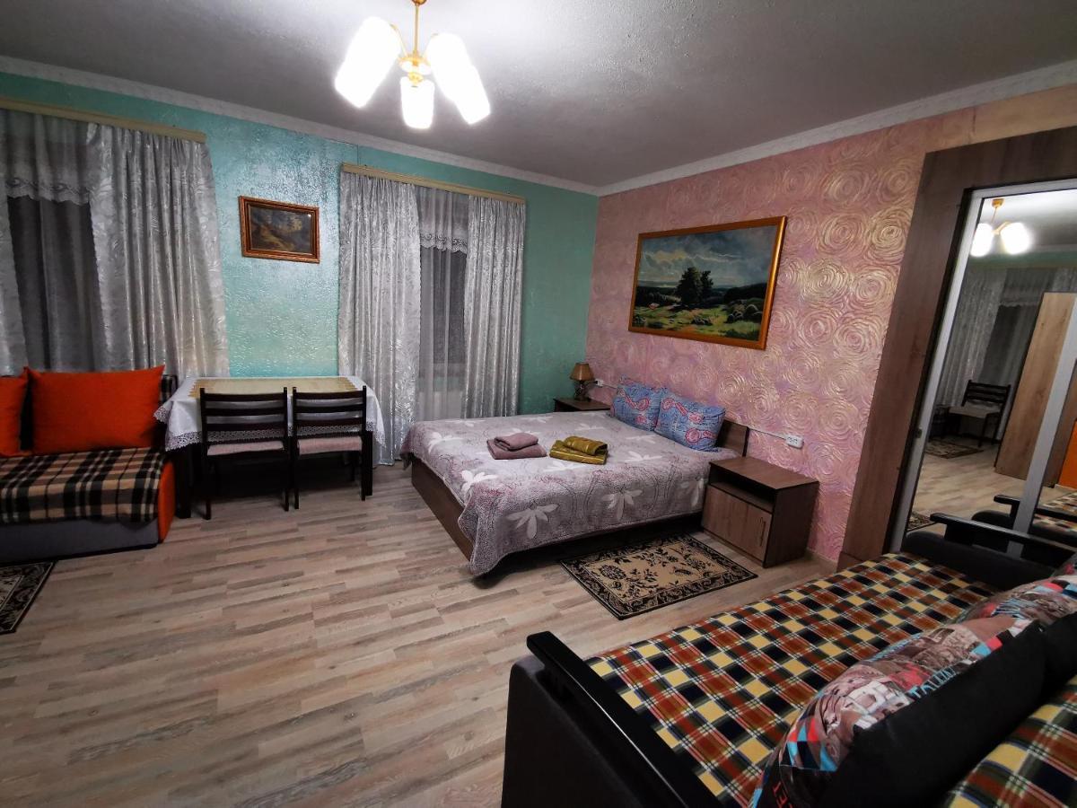 Міні Квартал Hotel Yahotyn Eksteriør billede