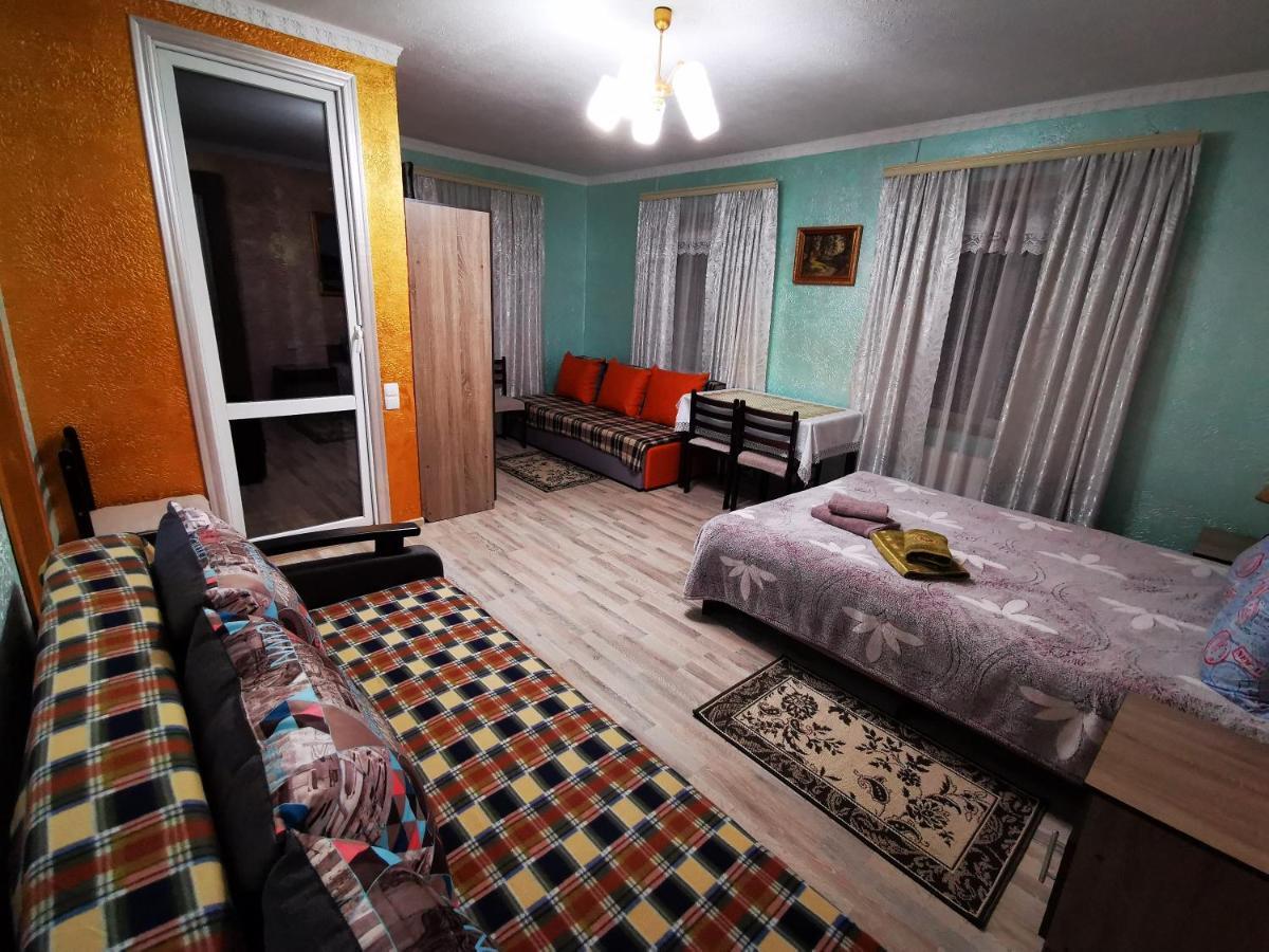 Міні Квартал Hotel Yahotyn Eksteriør billede